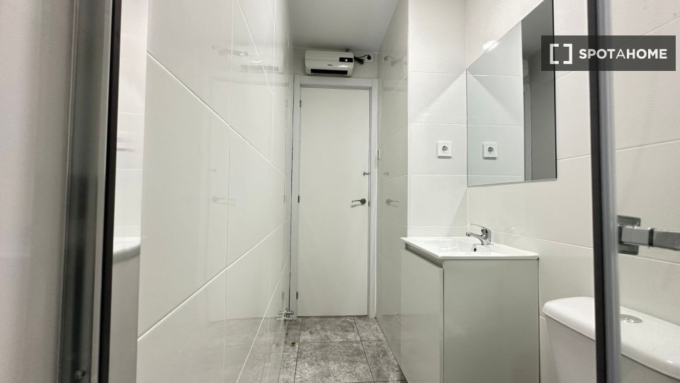 Double room Madrid, 5 beds — photo 31