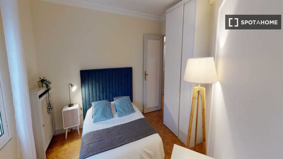 Double room Paris, 4 beds, 90m² — photo 2