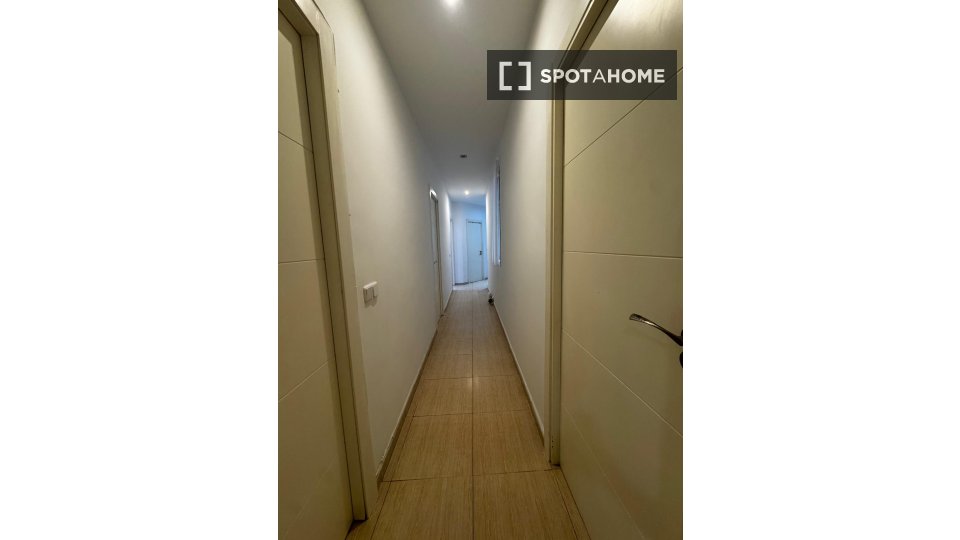 Double room Madrid, 4 beds, 90m² — photo 4