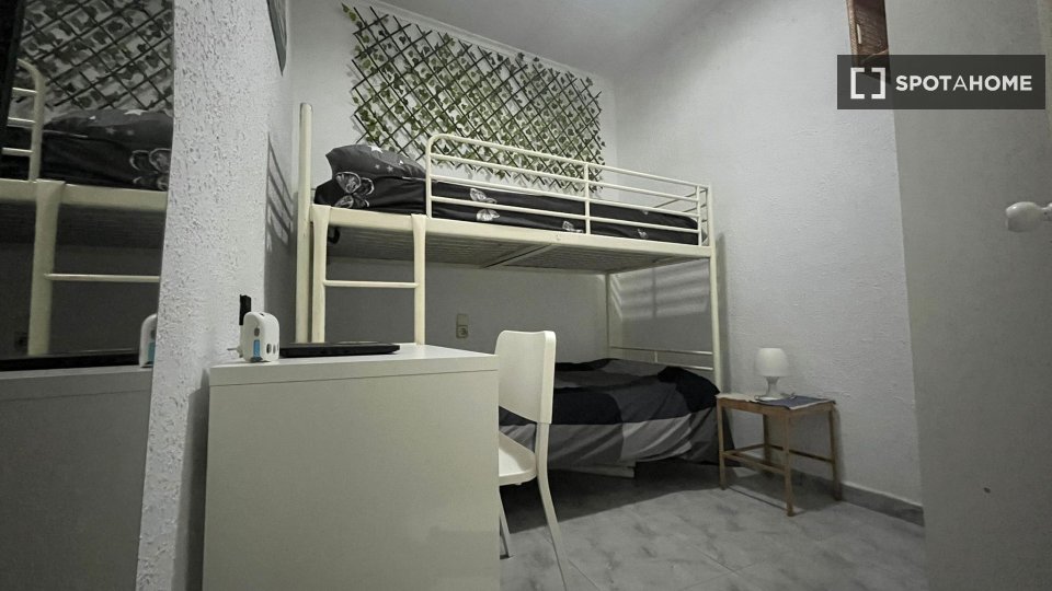 Double room Barcelona, 5 beds, 50m² — photo 19