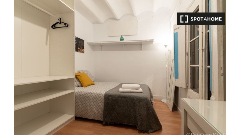 Double room Barcelona, 7 beds, 190m² — photo 1