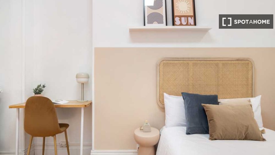 Double room Madrid, 12 beds — photo 15