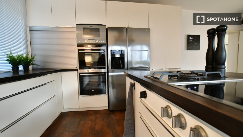 Apartment Stuttgart, 3 beds, 125m² — photo 7