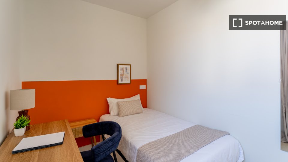 Double room Madrid, 3 beds — photo 2