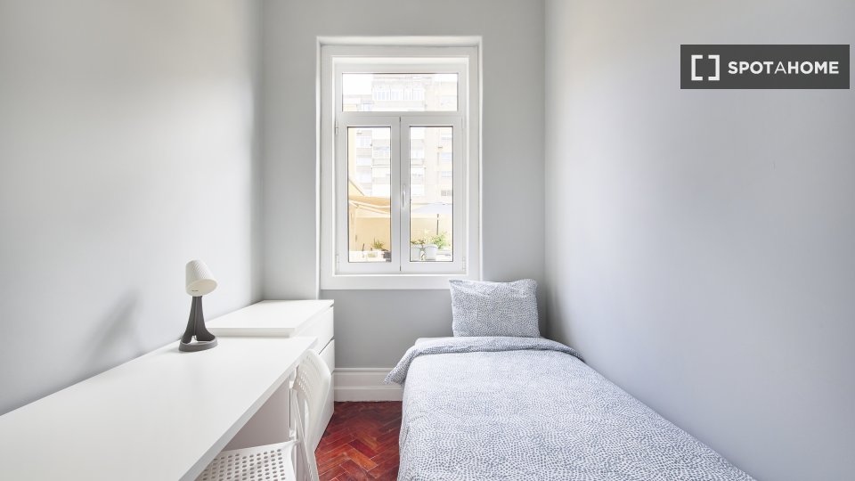 Double room Lisbon, 14 beds — photo 34