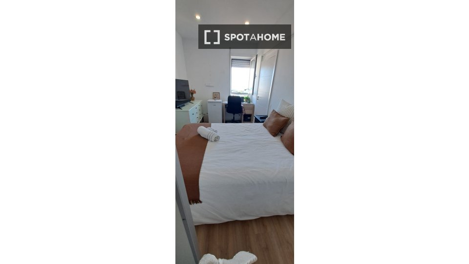 Double room Lisbon, 5 beds — photo 24