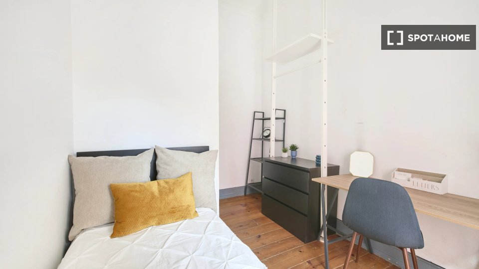 Double room Lisbon, 4 beds — photo 4
