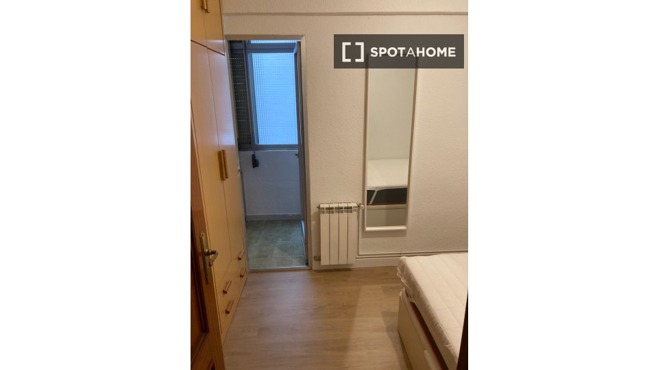 Double room Madrid, 1 bed, 55m² — photo 1