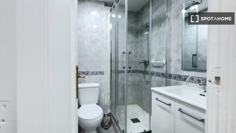 Double room Madrid, 3 beds — photo 6