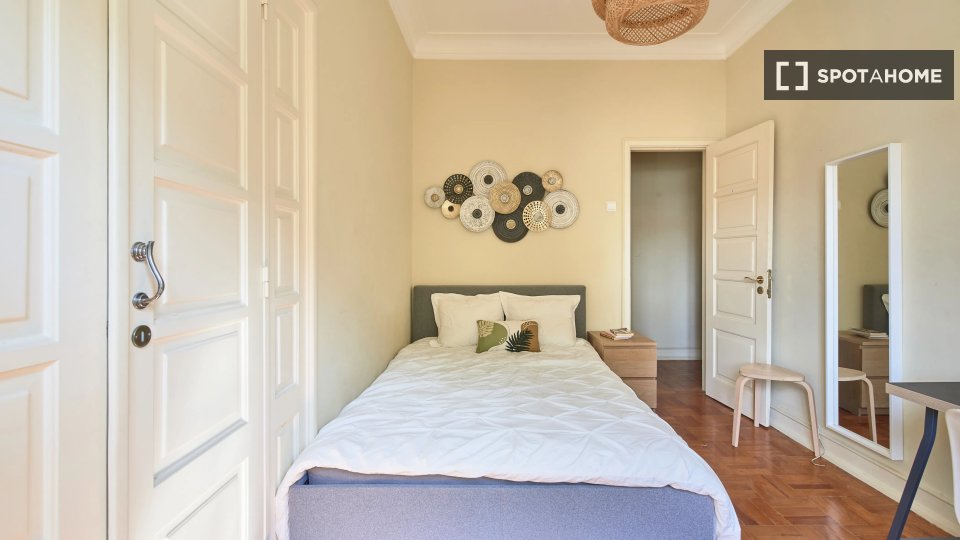 Double room Lisbon, 6 beds — photo 12