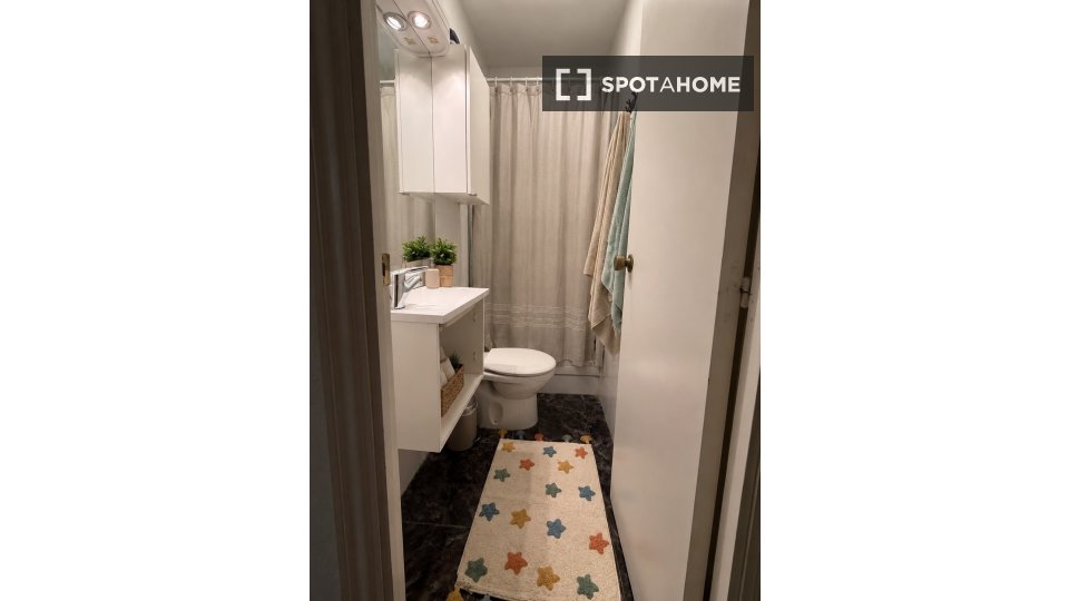Double room Barcelona, 3 beds, 48m² — photo 15