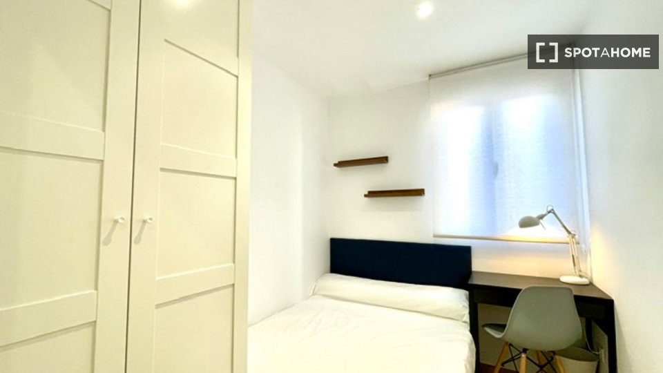Double room Madrid, 18 beds — photo 10