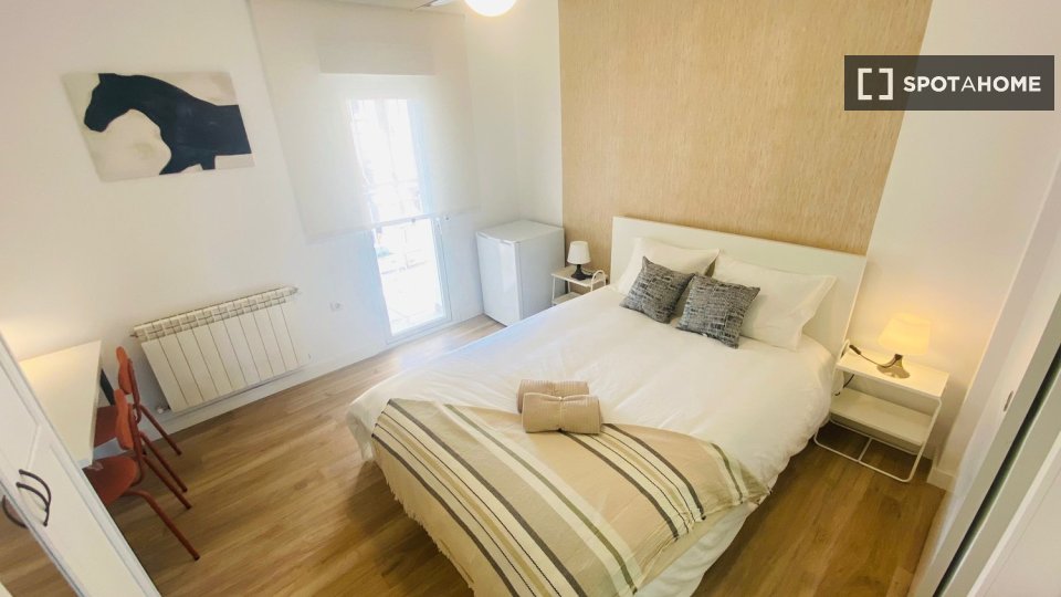 Double room Madrid, 4 beds — photo 13