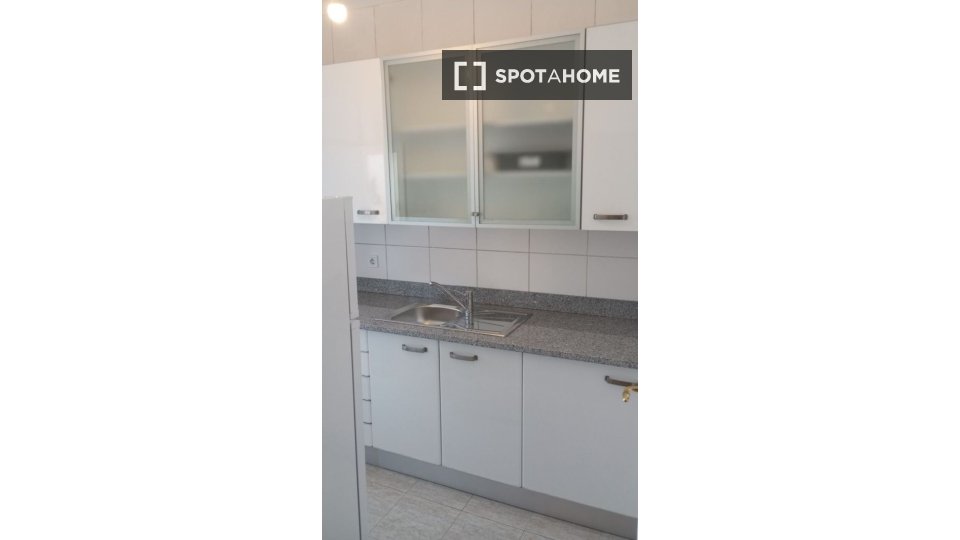 Double room Porto, 5 beds, 180m² — photo 1