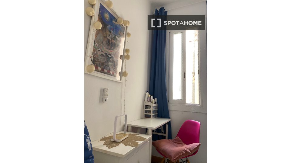 Camera in appartamento condiviso con 2 camere da letto a Gràcia, Barcellona - in Barcelona