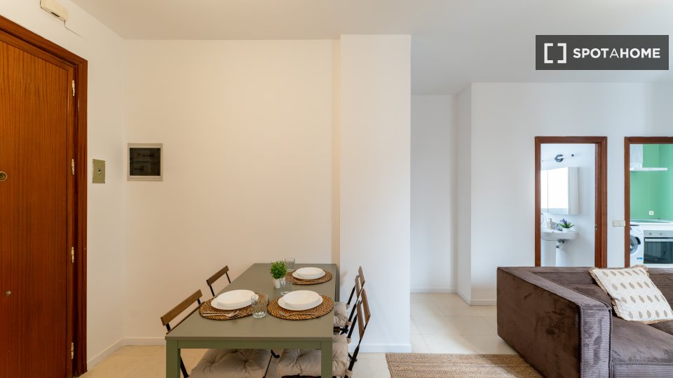 Double room Madrid, 3 beds — photo 16