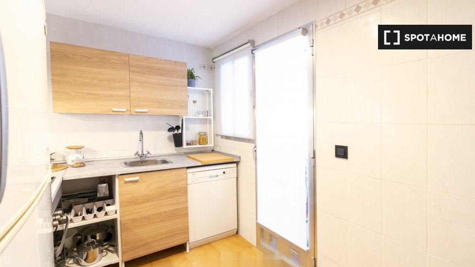 Double room Valencia, 5 beds, 110m² — photo 17