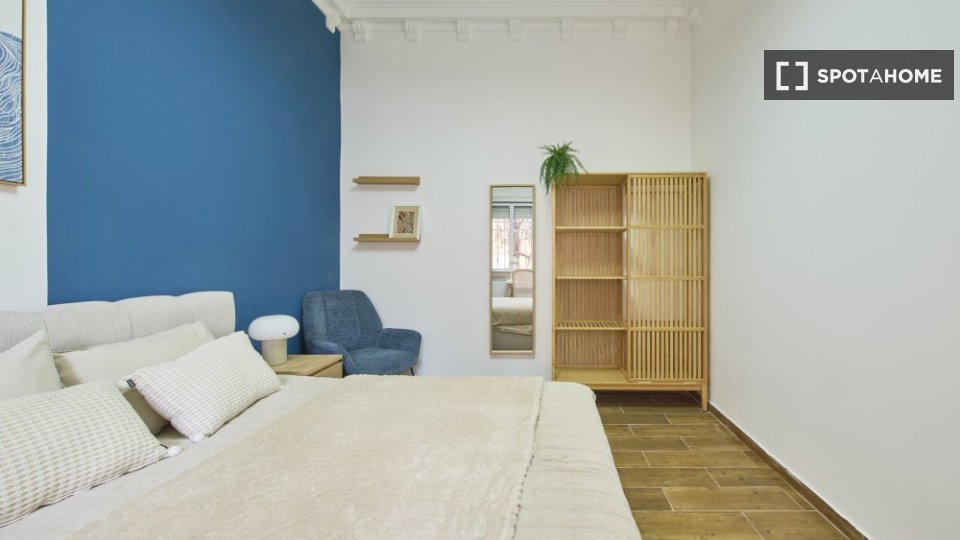 Double room Lisbon, 3 beds — photo 13