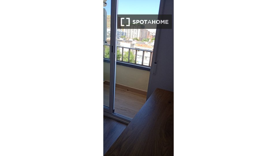 Double room Valencia, 5 beds, 105m² — photo 4