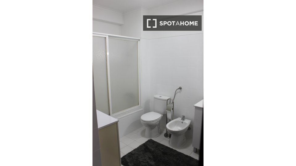 Double room Lisbon, 3 beds, 120m² — photo 5