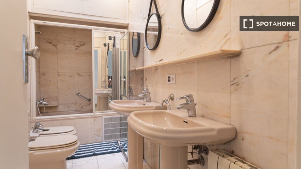 Double room Barcelona, 9 beds, 210m² — photo 14