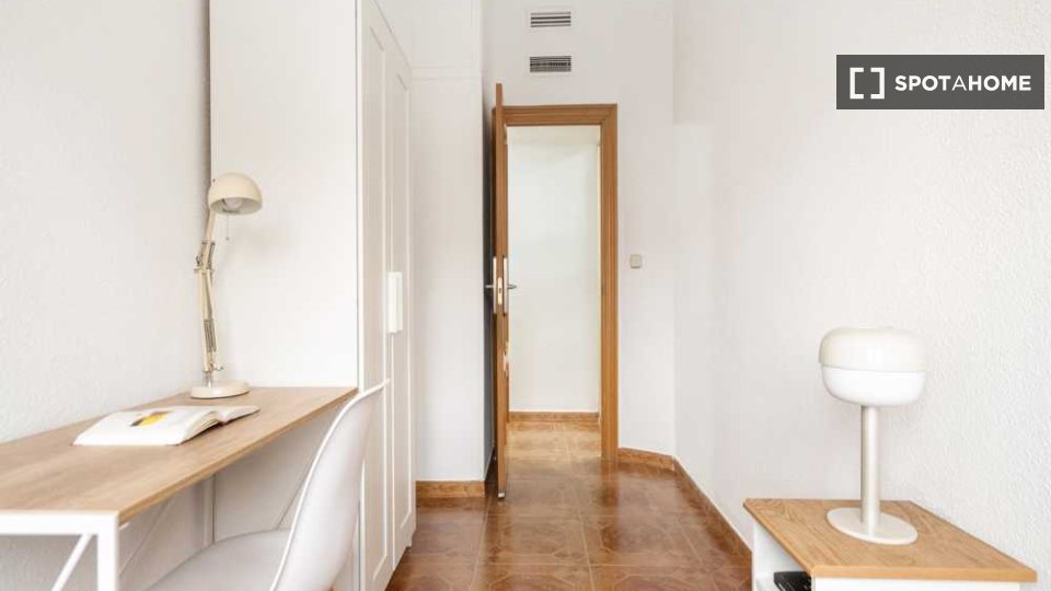 Double room Madrid, 6 beds — photo 18