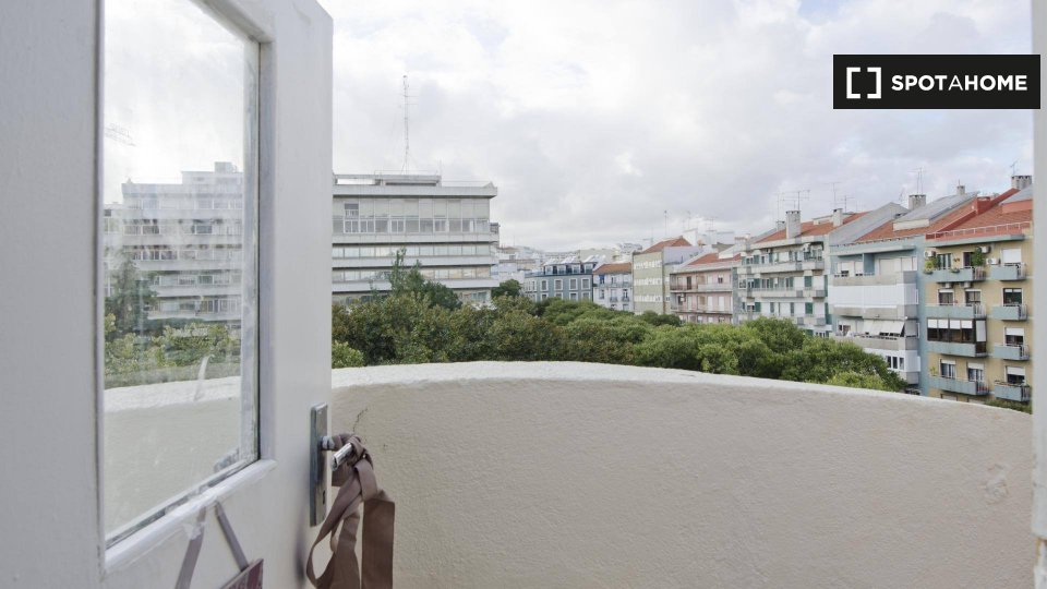 Double room Lisbon, 4 beds — photo 20