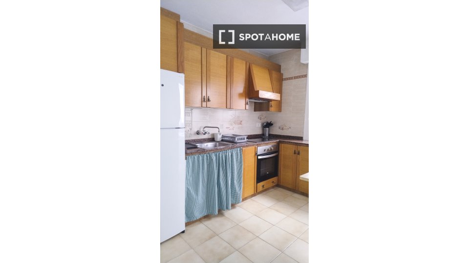 Apartment Alicante, 4 beds, 100m² — photo 19