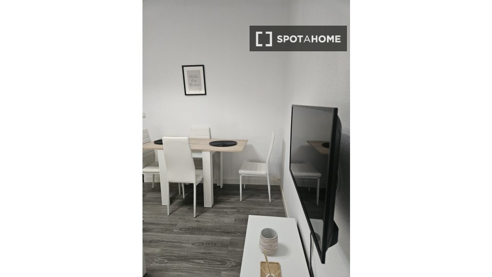 Double room Zaragoza, 2 beds — photo 11