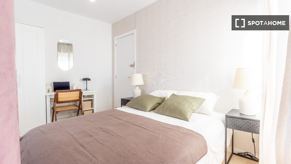 Double room Alicante, 7 beds, 150m² — photo 2