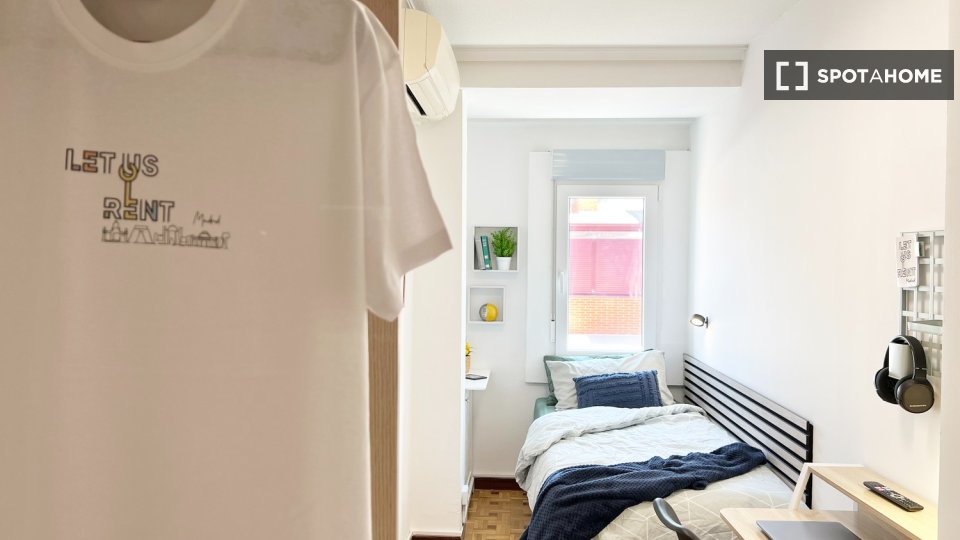 Double room Madrid, 6 beds — photo 9