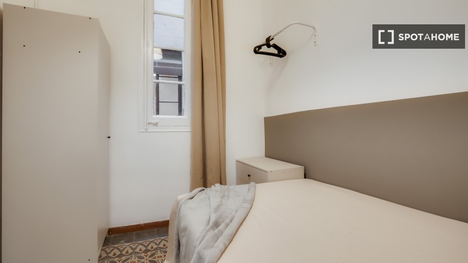 Double room Barcelona, 6 beds, 100m² — photo 7