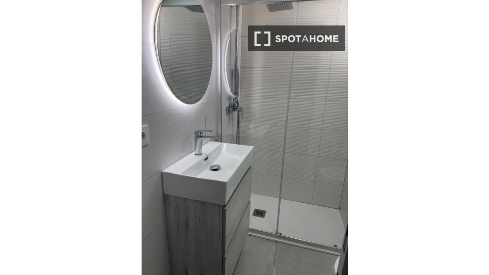 Double room Valencia, 3 beds, 70m² — photo 11