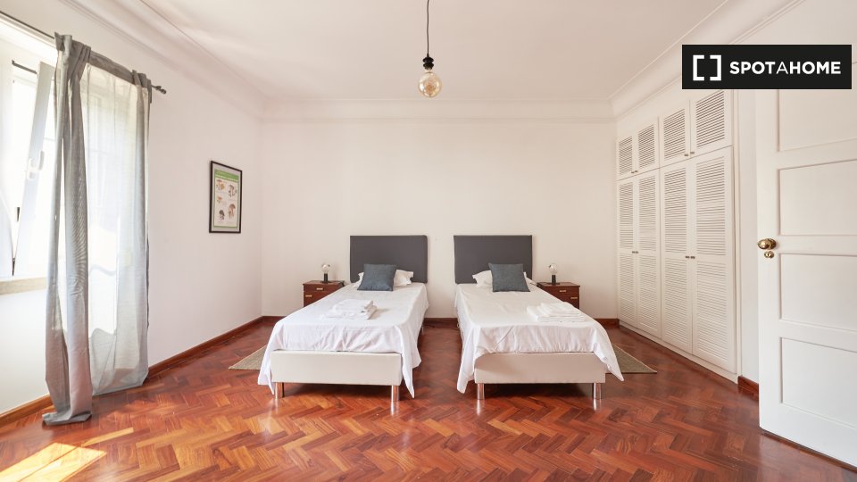 Double room Lisbon, 7 beds, 200m² — photo 14