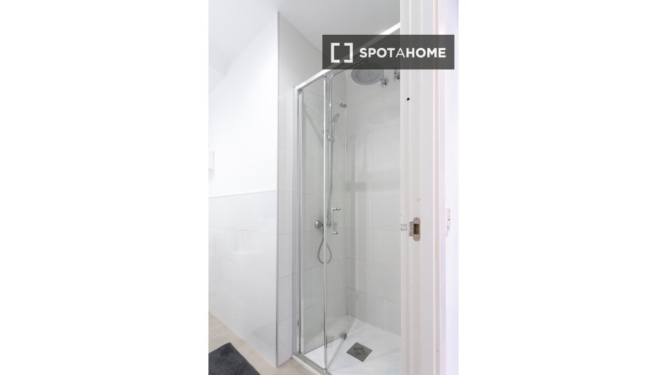 Double room Madrid, 5 beds — photo 19