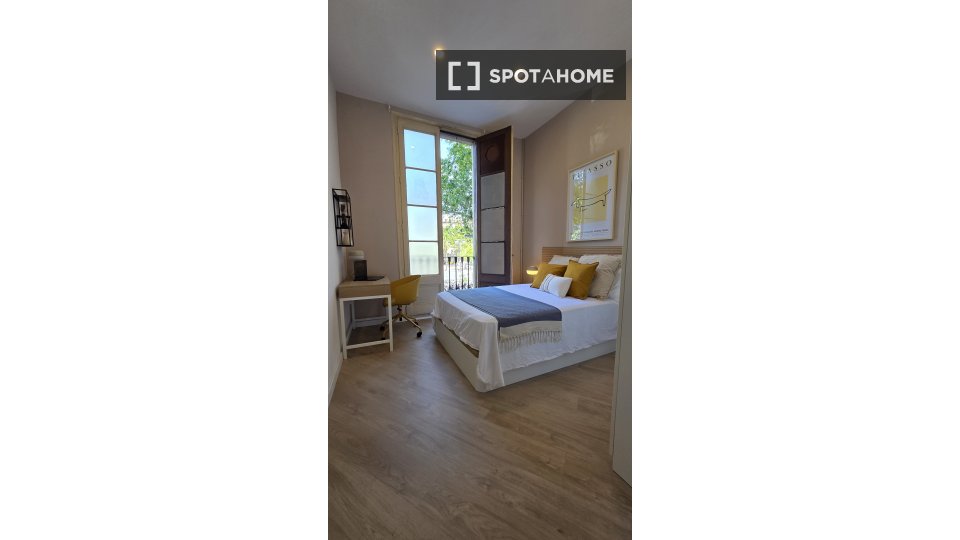 Double room Barcelona, 10 beds, 210m² — photo 10