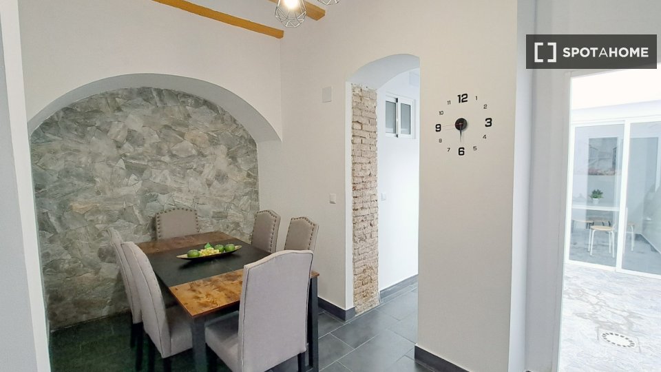 Apartment Valencia, 3 beds, 121m² — photo 2