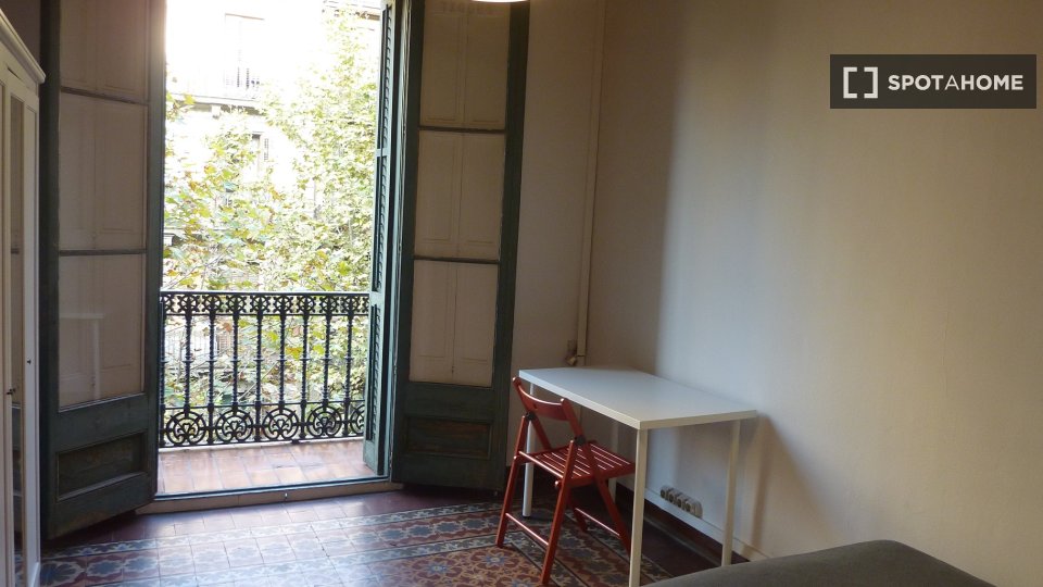 Double room Barcelona, 5 beds, 100m² — photo 1