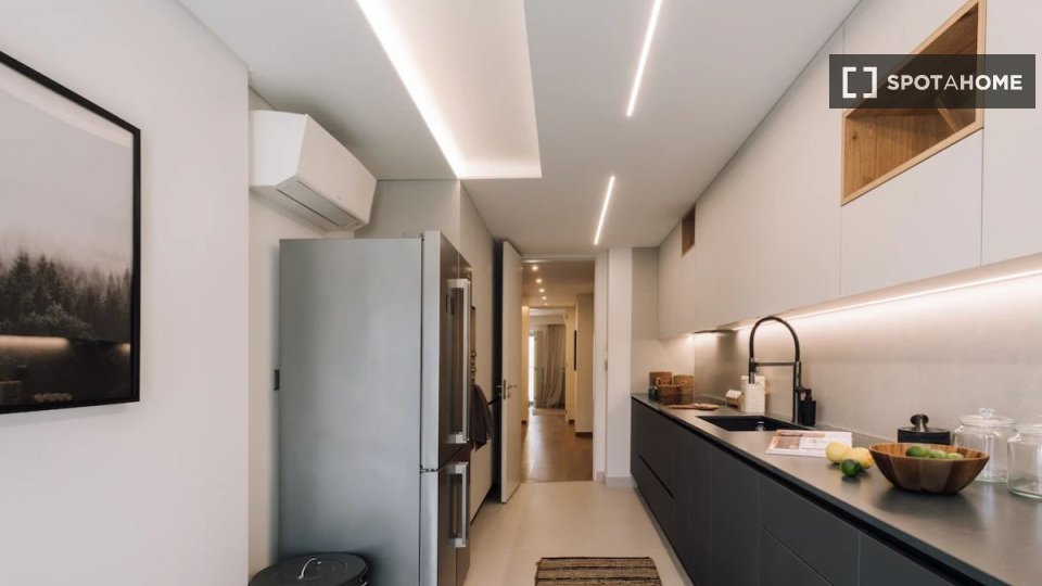 Apartment Lisbon, 2 beds — photo 16