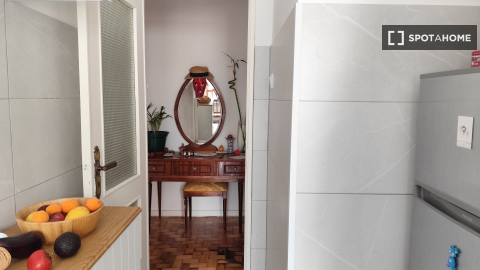 Double room Porto, 1 bed, 85m² — photo 11