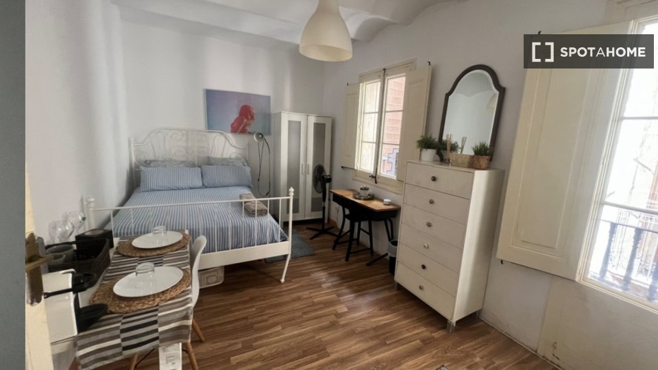 Double room Barcelona, 3 beds, 150m² — photo 1
