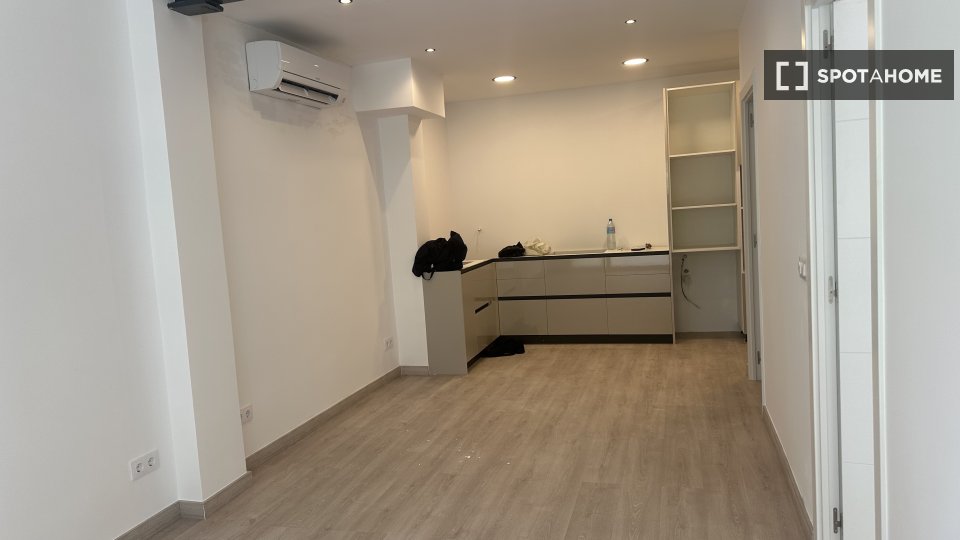 Apartment Barcelona, 3 beds, 60m² — photo 5