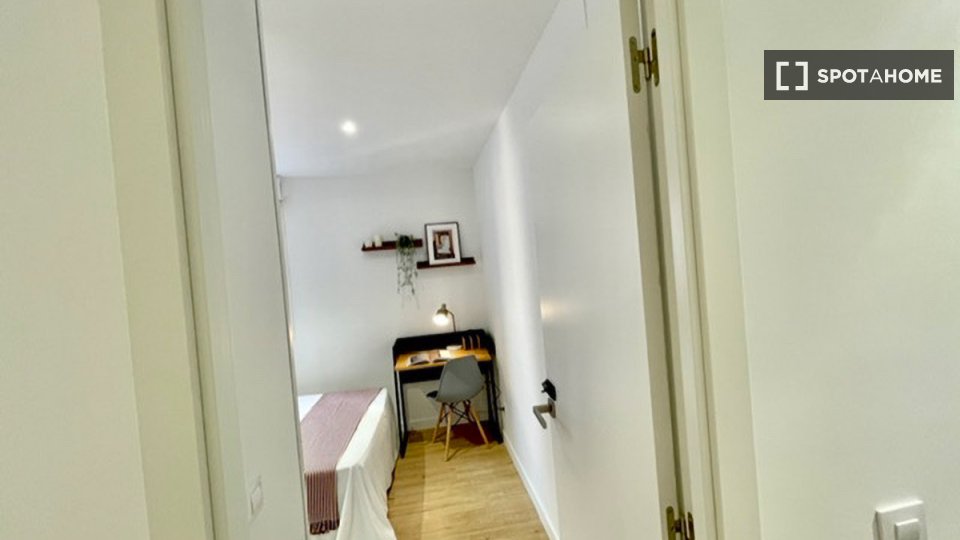 Double room Madrid, 18 beds — photo 6