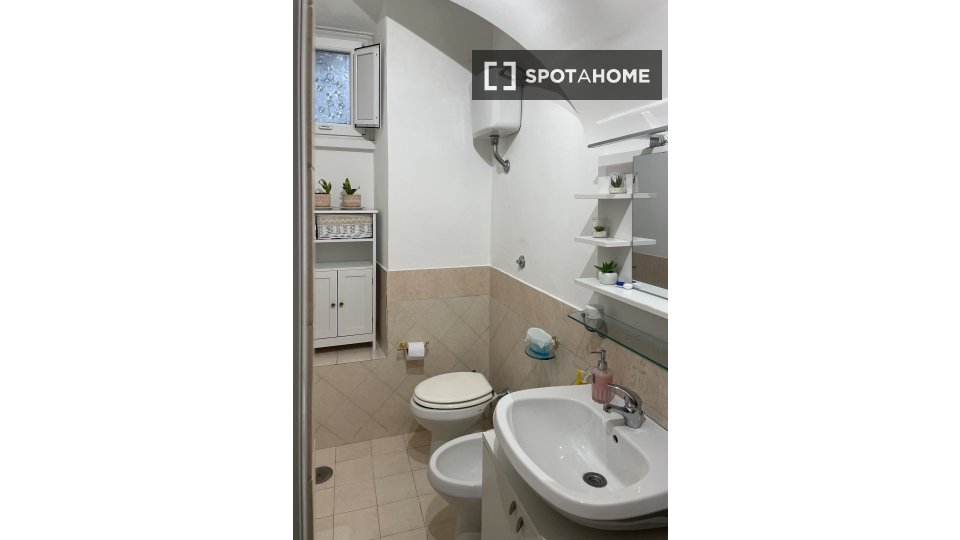 Double room Rome, 3 beds, 80m² — photo 3