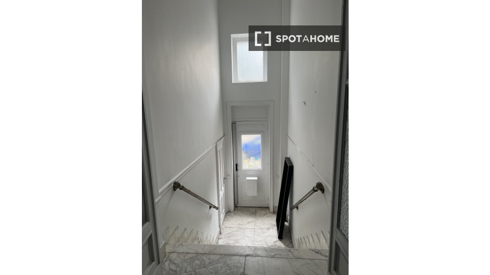 Double room Brussels, 11 beds, 16m² — photo 7