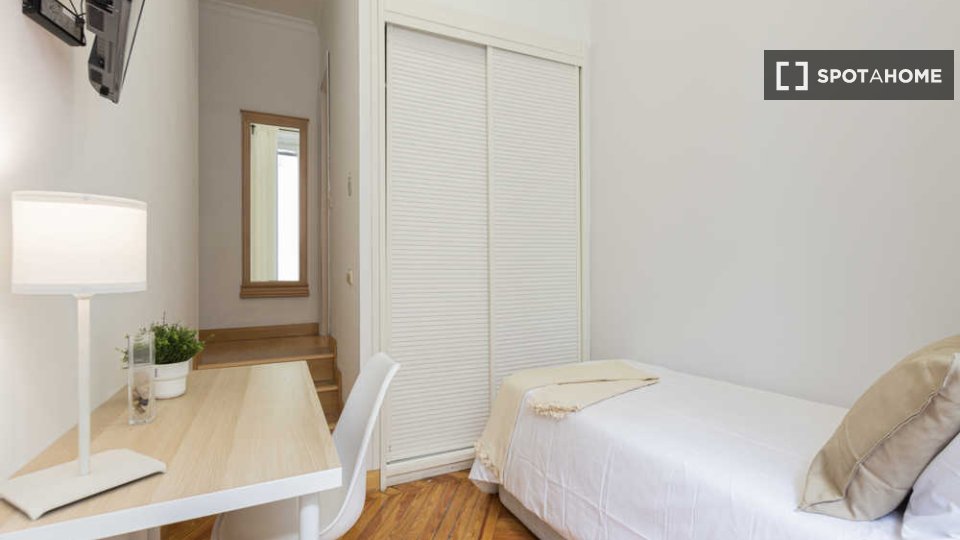 Double room Madrid, 41 beds — photo 37