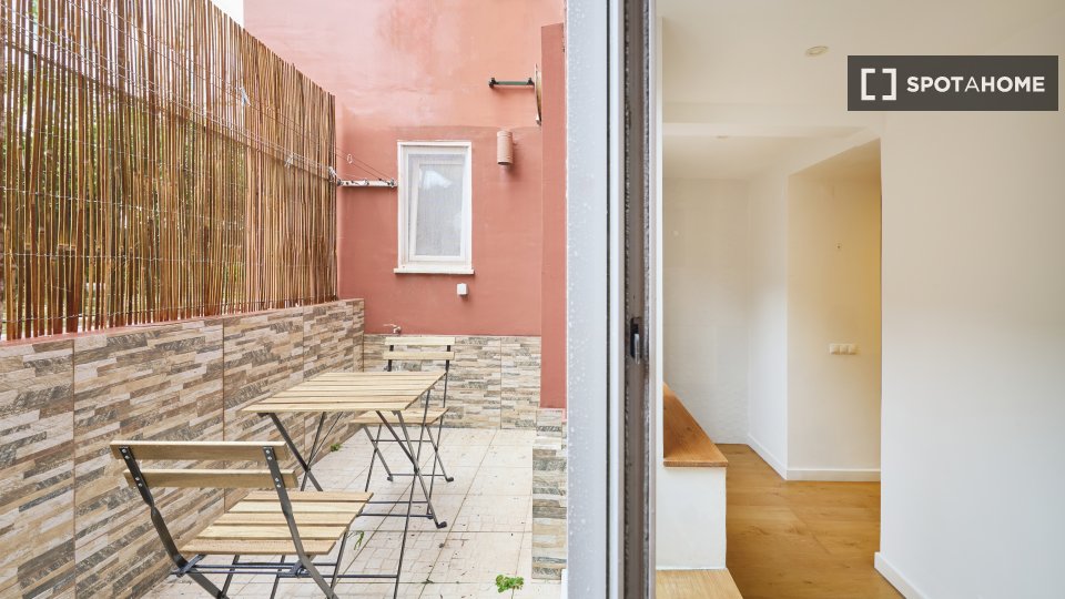 Apartment Lisbon, 2 beds, 65m² — photo 18