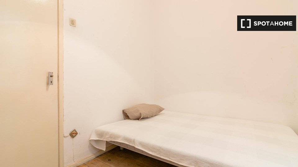 Double room Lisbon, 9 beds — photo 1