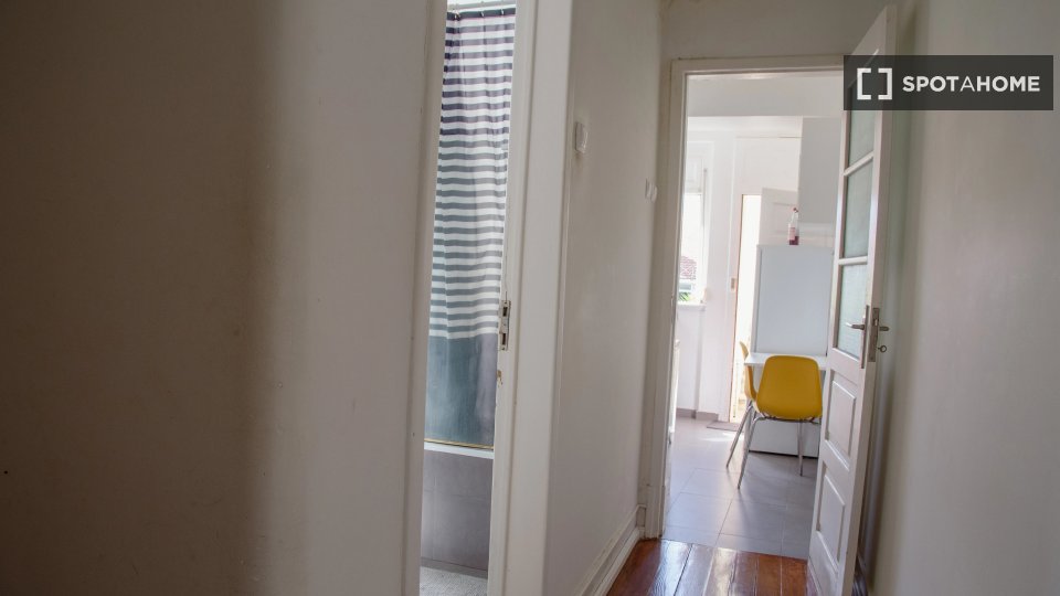 Double room Lisbon, 4 beds — photo 8