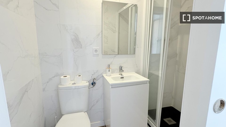 Double room Barcelona, 7 beds, 90m² — photo 9